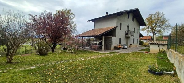 casa indipendente in vendita a Bra in zona Bandito