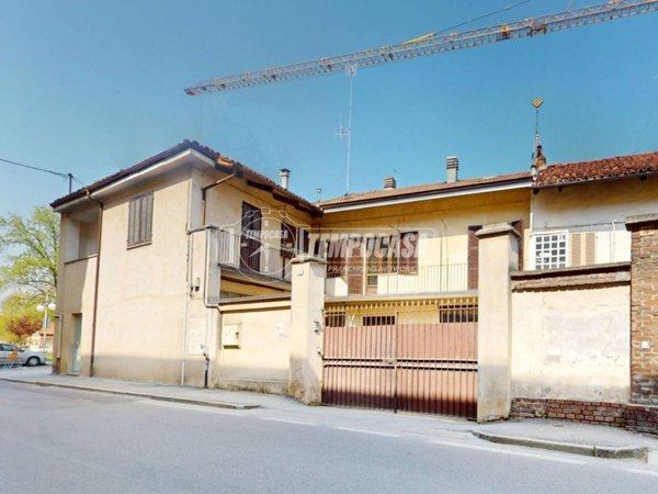 casa indipendente in vendita a Bra