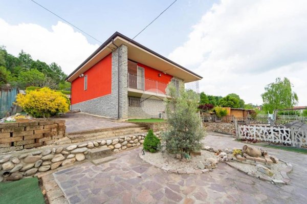 casa indipendente in vendita a Bra in zona Bandito