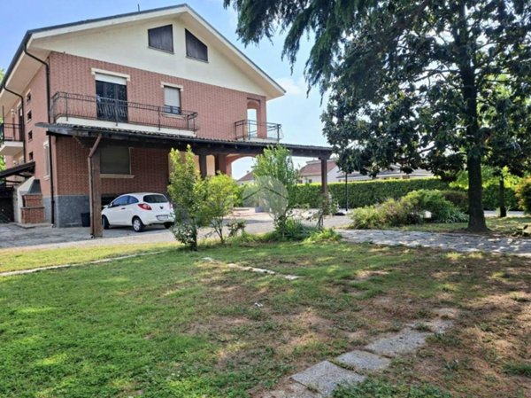 appartamento in vendita a Bra in zona Piumati