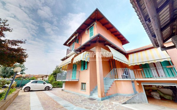 casa indipendente in vendita a Bra