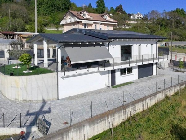 casa indipendente in vendita a Bra
