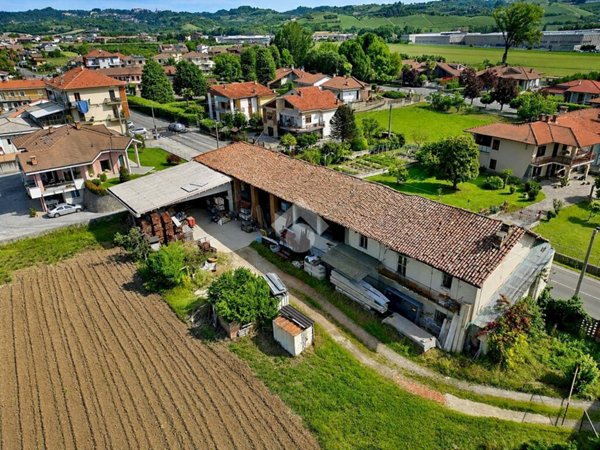 casale in vendita a Bra in zona Pollenzo