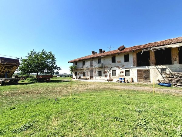 casa semindipendente in vendita a Bra in zona Falchetto