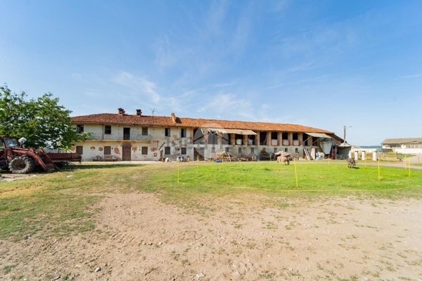 casa semindipendente in vendita a Bra in zona Falchetto