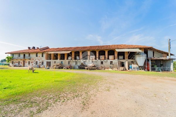 casa semindipendente in vendita a Bra in zona Falchetto