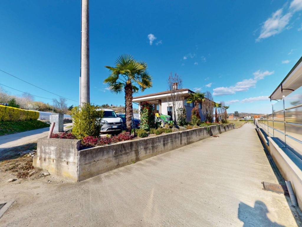 locale commerciale in vendita a Bra