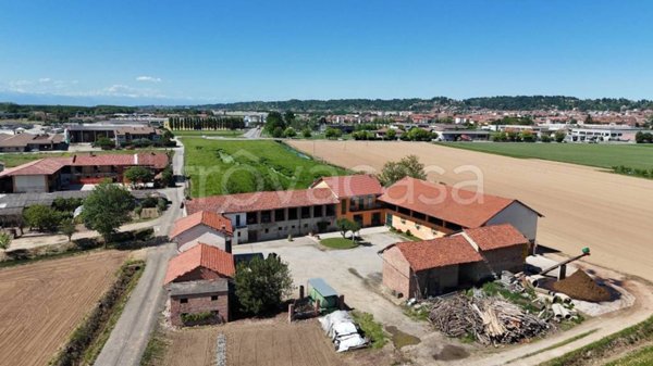casa indipendente in vendita a Bra in zona Piumati
