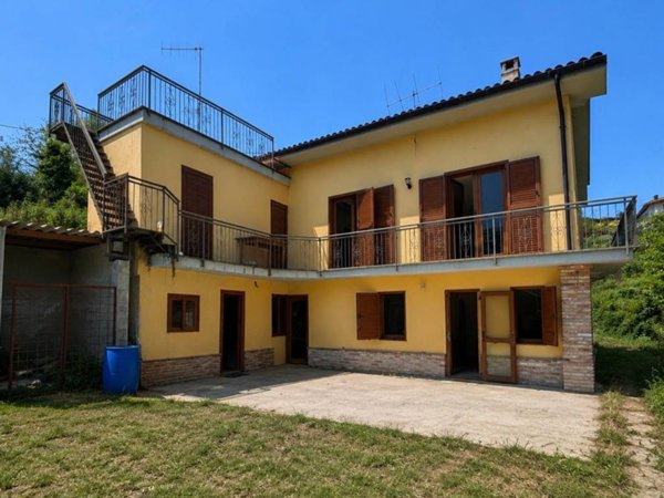 casa indipendente in vendita a Bra in zona San Michele