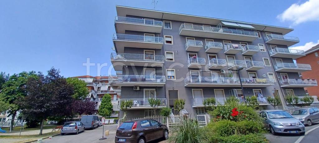 locale commerciale in vendita a Bra