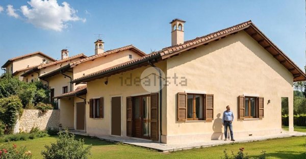 casa indipendente in vendita a Bra