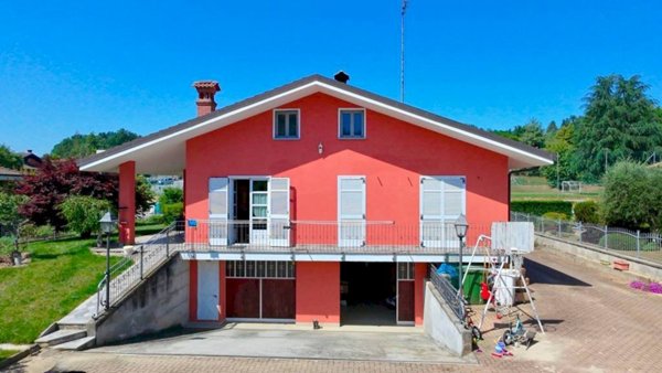 casa indipendente in vendita a Bra