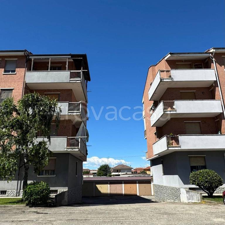 locale di sgombero in vendita a Bra