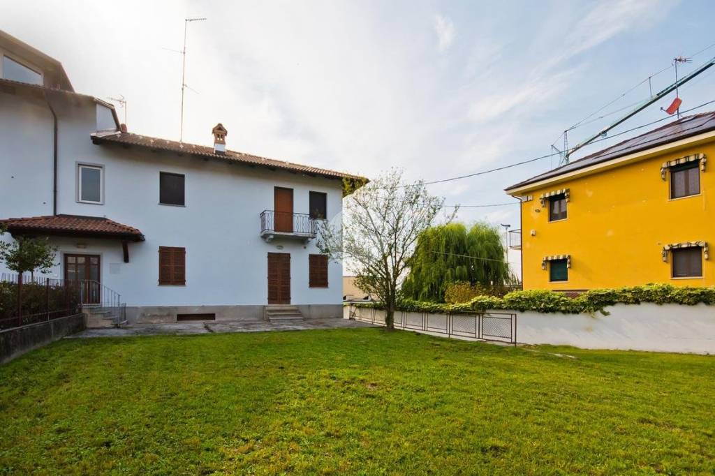 casa indipendente in vendita a Bra in zona Bandito