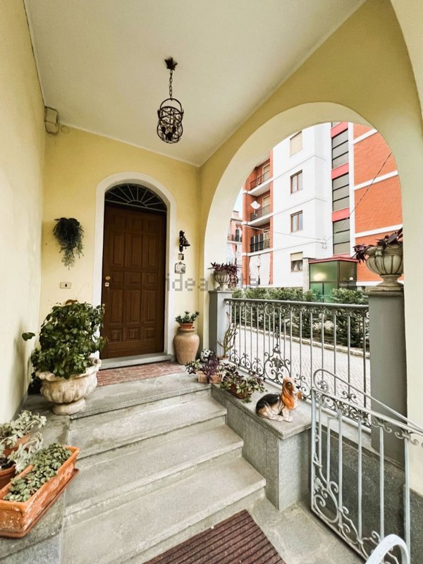 casa indipendente in vendita a Bra
