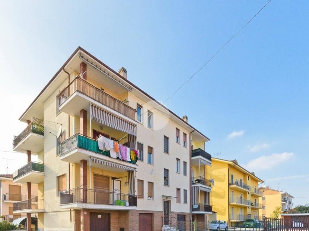 appartamento in vendita a Bra in zona Piumati