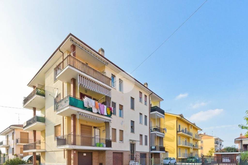 appartamento in vendita a Bra in zona Piumati