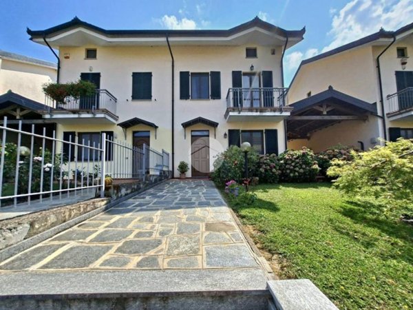casa indipendente in vendita a Bra in zona Falchetto