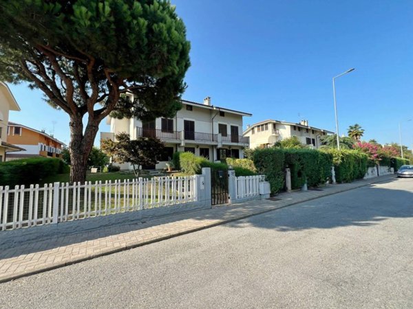 casa indipendente in vendita a Bra