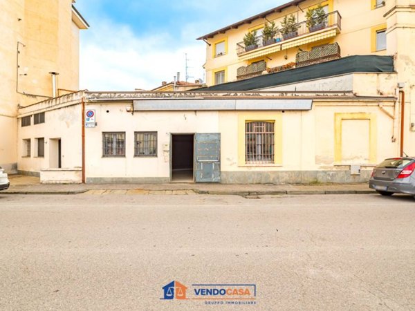 negozio in vendita a Bra in zona Piumati