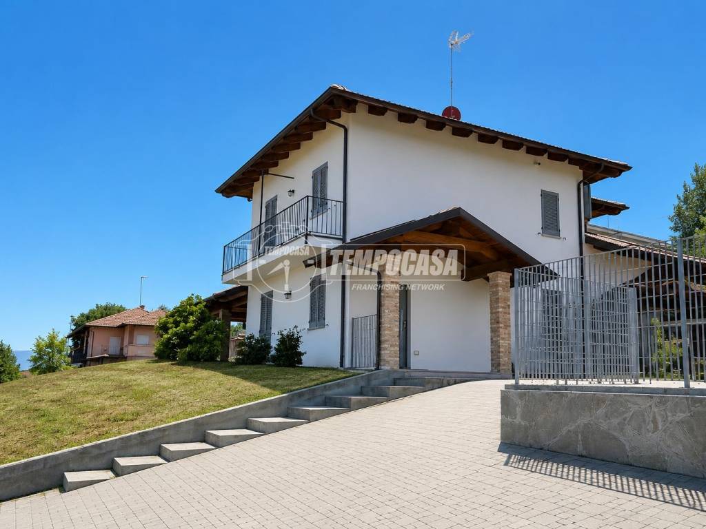 casa indipendente in vendita a Bra in zona San Michele