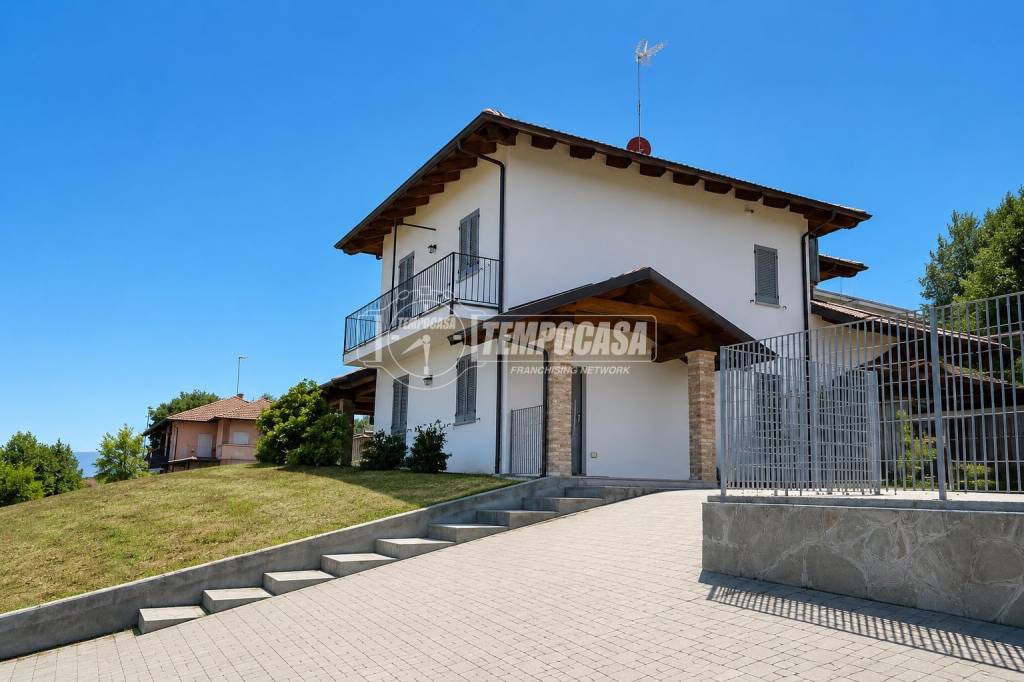 casa indipendente in vendita a Bra in zona San Michele