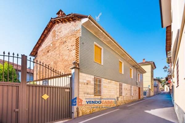 casa indipendente in vendita a Bra