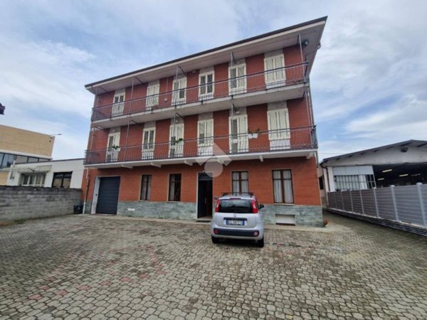 locale commerciale in vendita a Bra