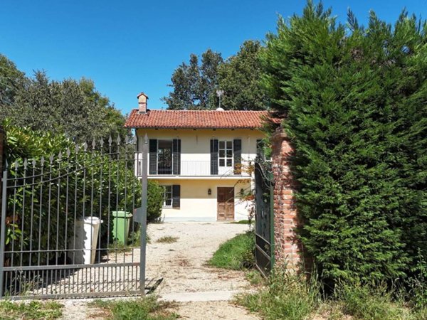 casa indipendente in vendita a Bra in zona Castelletto
