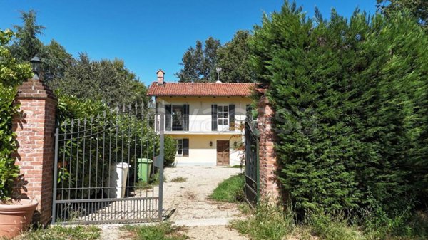 casa indipendente in vendita a Bra in zona Castelletto