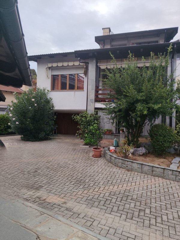 casa indipendente in vendita a Bra in zona San Michele