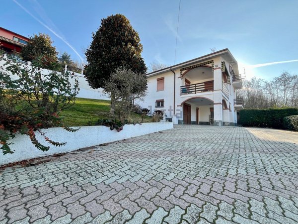 casa indipendente in vendita a Bra in zona Rivo
