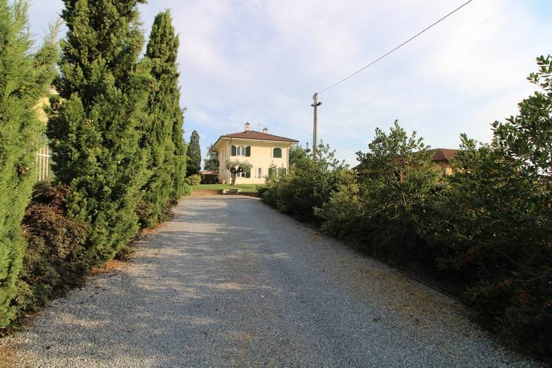 casa indipendente in vendita a Bra in zona San Matteo