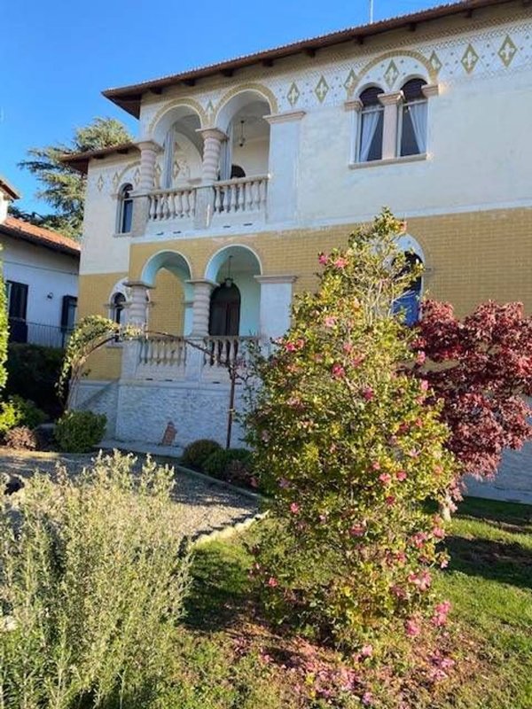 casa indipendente in vendita a Bra
