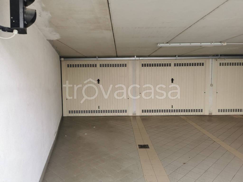 box auto in vendita a Bra in zona Piumati