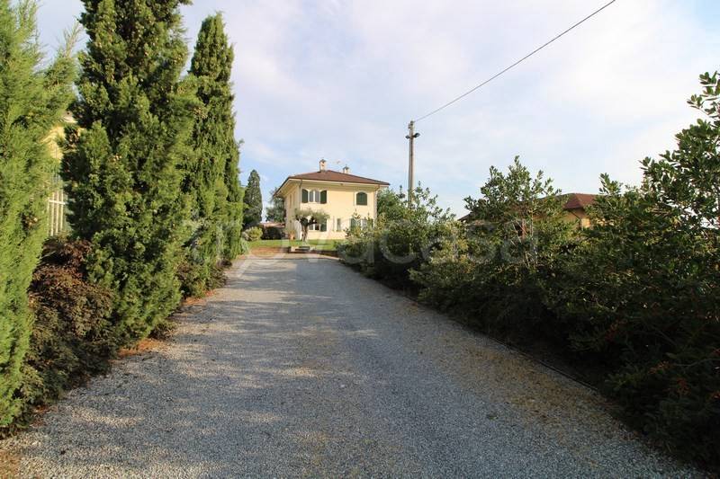 casa indipendente in vendita a Bra in zona San Matteo