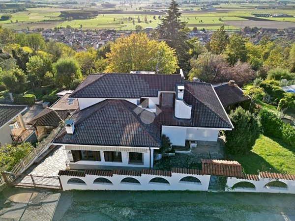 casa indipendente in vendita a Bra in zona Bandito