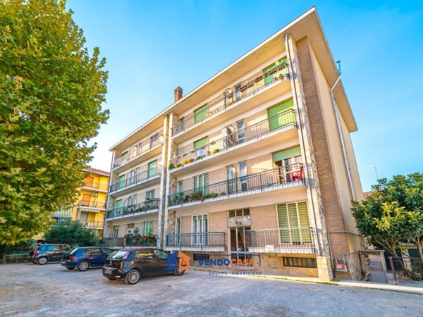 appartamento in vendita a Bra in zona Piumati