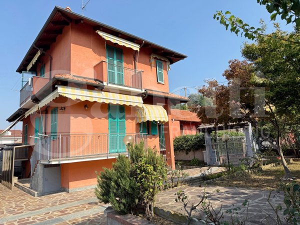 casa indipendente in vendita a Bra