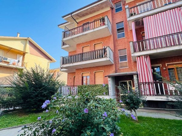 appartamento in vendita a Bra in zona Piumati