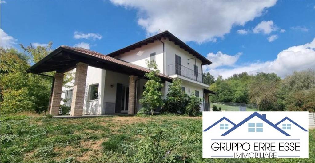 casa indipendente in vendita a Bra in zona Castelletto