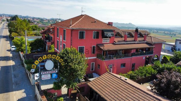 albergo in vendita a Bra in zona Piumati