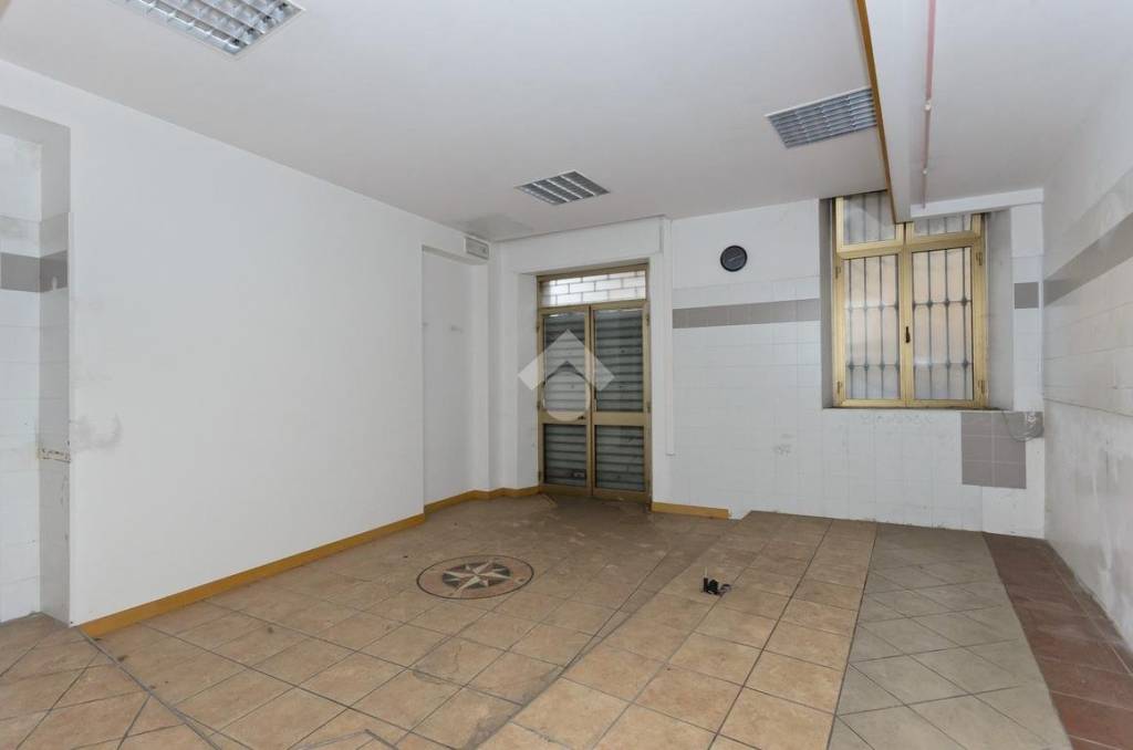 locale commerciale in vendita a Bra