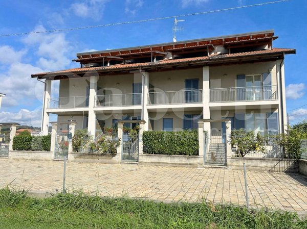casa indipendente in vendita a Bra in zona Pollenzo