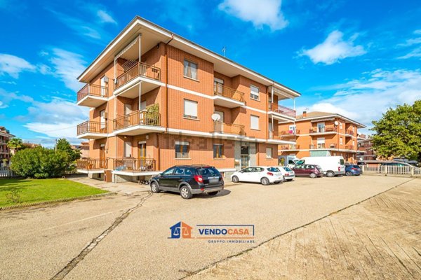 appartamento in vendita a Bra in zona Piumati