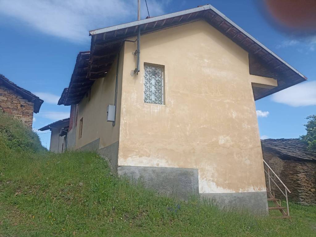 casa indipendente in vendita a Brondello