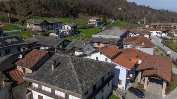 casa indipendente in vendita a Brondello