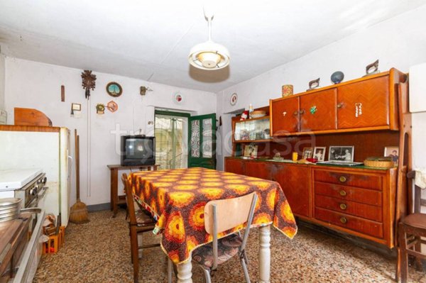 casale in vendita a Brondello
