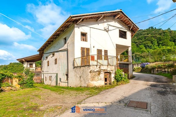 casa indipendente in vendita a Brondello