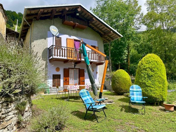 casa indipendente in vendita a Brossasco in zona Bianchi